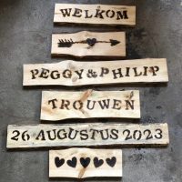 houten bewegwijzernig bruiloft liefslabel