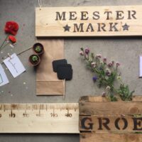 origineel persoonlijk cadeau juffencadeau juf meester school schooltuintje bloementuintje liefslabel afscheidscadeaus groep 8 pensioen afscheid basisschool Juffenstempel meesterstempel stempel