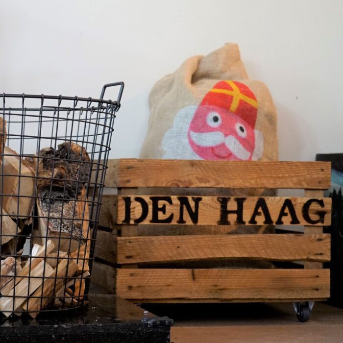 bezorgen-houten kist den haag sint de mamma van demammavan sinterklaas