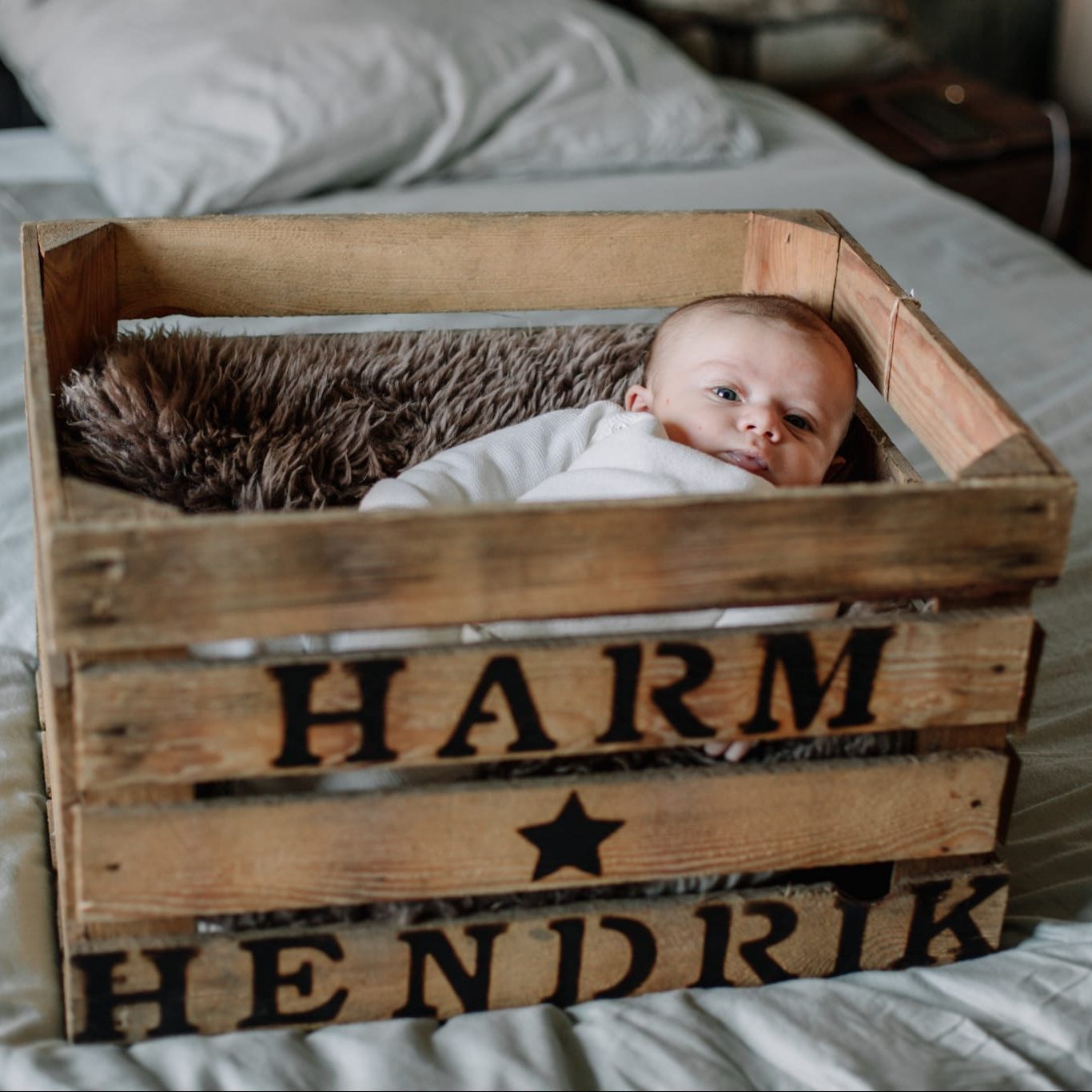 Geboortekist Harm Hendrik Origineel kraamcadeau babyfoto newbornshoot LiefsLabel