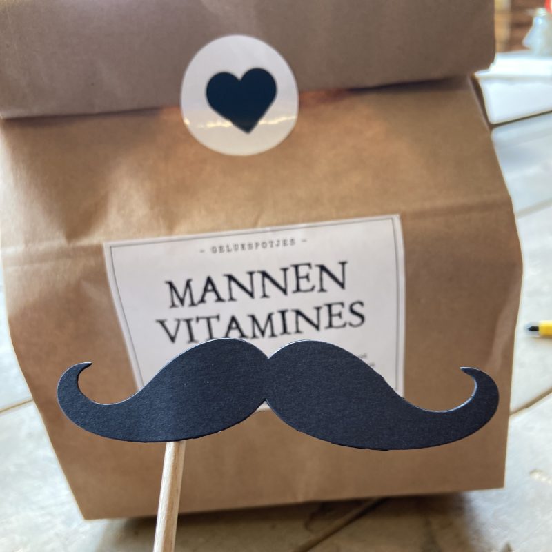 Mannen Vitamines Snorretje Leuk Origineel cadeau voor Vaderdag Liefslabel