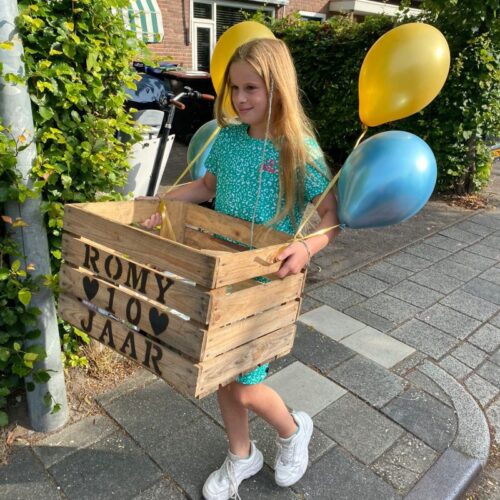 houten kist traktatie liefslabel verjaardag