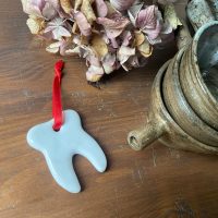 Keramieken Hanger Tand (Wit) Kerst Liefslabel