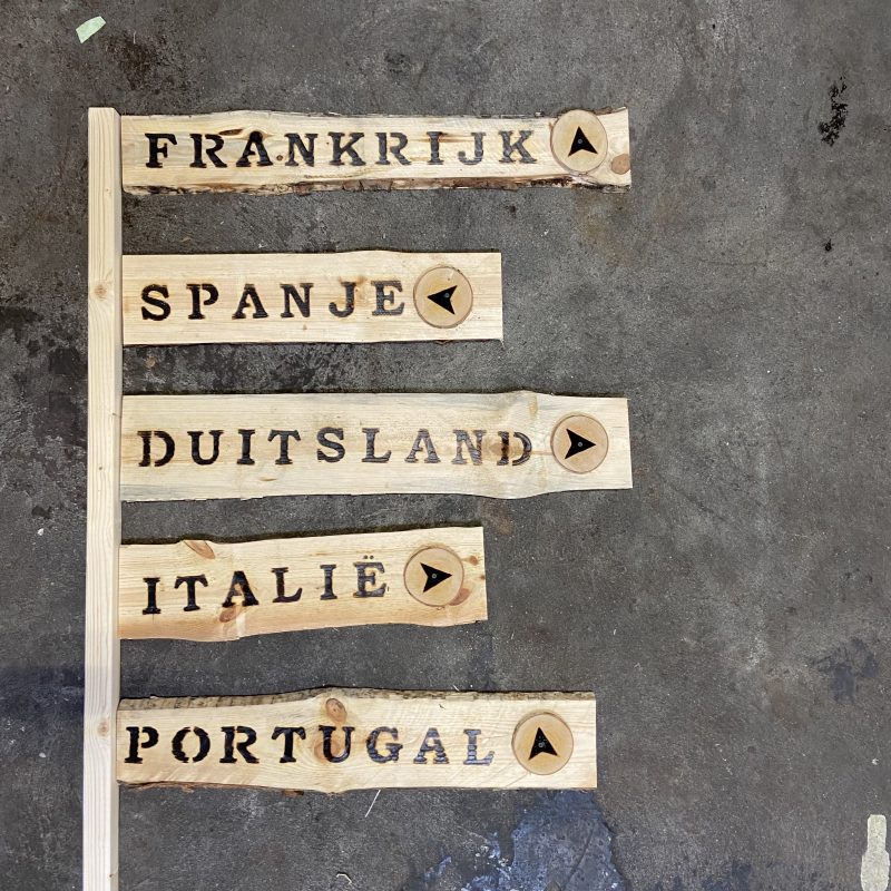 houten bewegwijzering wegwijzer festival wijnfestival landen Frankrijk spanje Duitsland Italië Portugal liefslabel