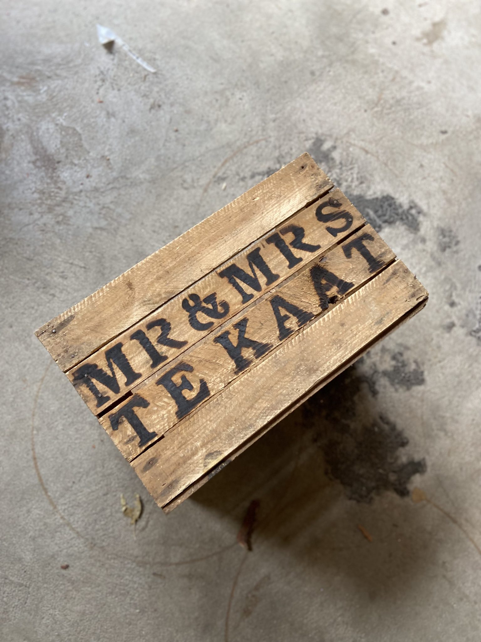 cadeaupakket bruiloft bruidskist mr & mrs achternaam origineel cadeau bruiloft trouwdag liefslabel houten huwelijk