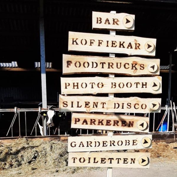 houten bewegwijzering event vintage liefslabel beurs jubileumfeest csg lage waard 2023 houten bewegwijzering event vintage liefslabel beurs jubileumfeest csg lage waard 2023