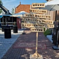 bewegwijzering bruiloft wegwijzer decoratie origineel persoonlijk wedding liefslabel Soundtrek sound trek