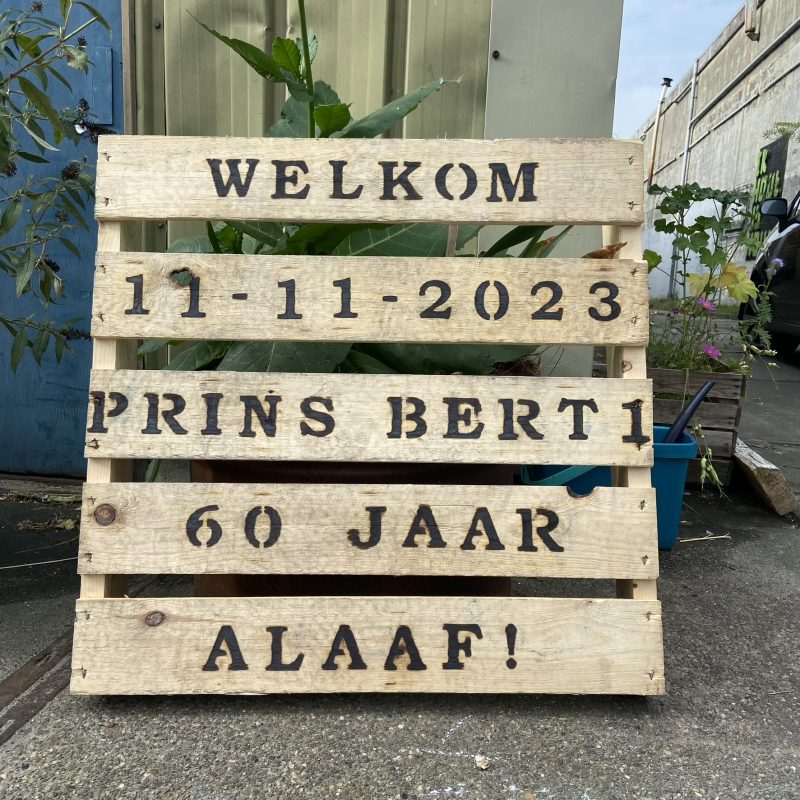 decoratie carnaval liefslabel alaaf prins Bert 1 welkomstbord pallet