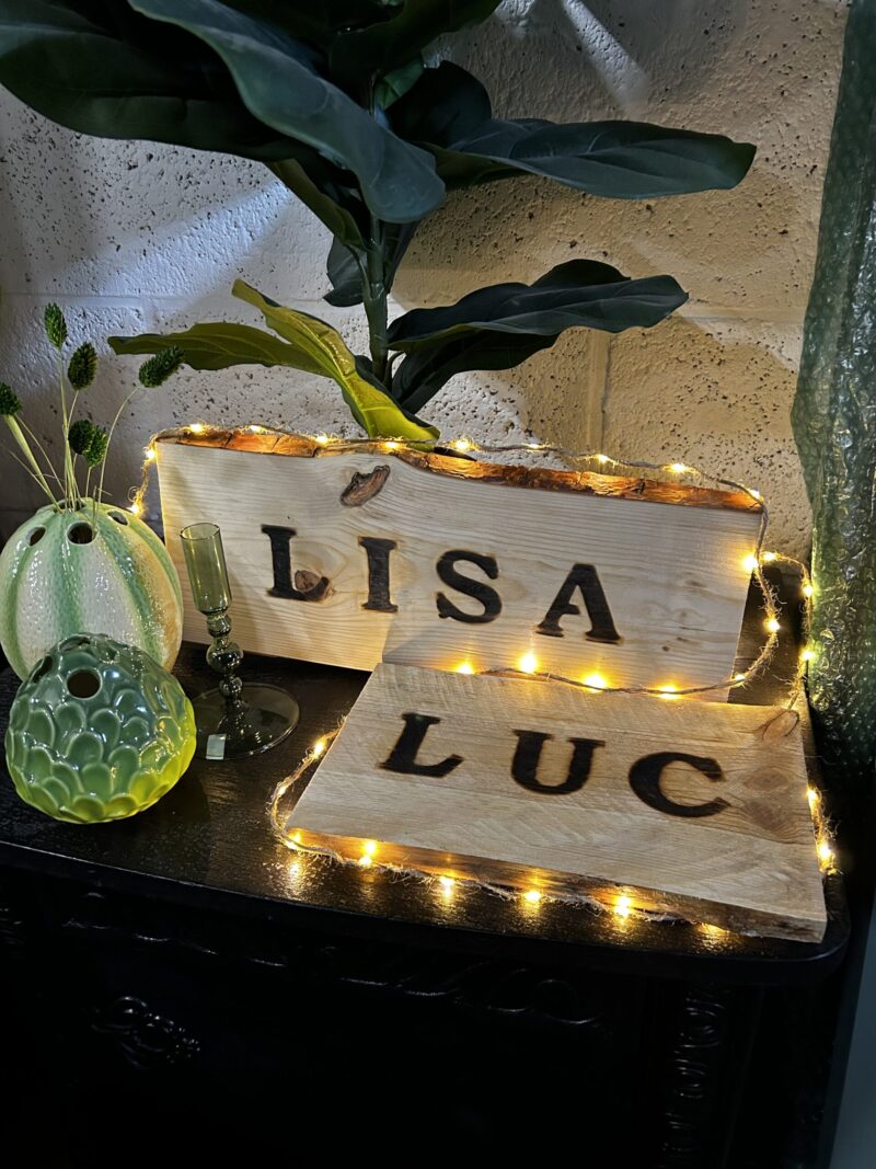 Luc Lisa bruidspaar mr mrs naambordje tekstbordje naambord tekstbord decoratie cadeau kraamcadeau bruiloftscadeau huwelijkscadeau cadeautip bruiloft huwelijk trouwdag origineel persoonlijk gepersonaliseerd liefslabel