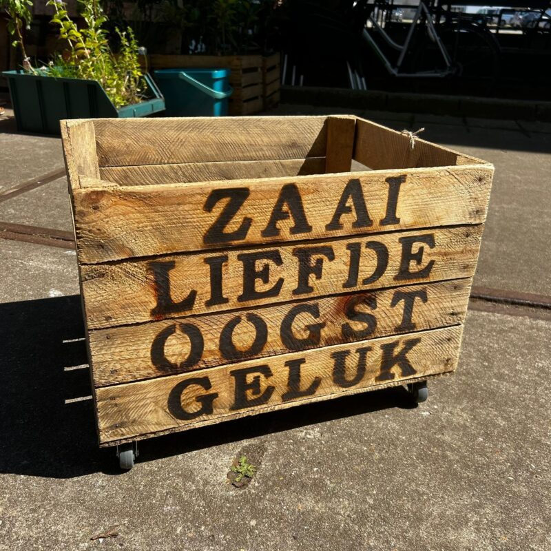 zaai liefde oogst geluk houten kist tuintje liefslabel origineel cadeau pensioen bruiloft trouwdag verjaardag