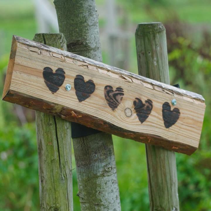 bewegwijzering liefslabel hartjes hout