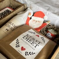 origineel kerstpakket vreetzaam persoonlijk luxe liefslabel creatief borrel kerstborrel nieuwjaarsborrel sturen personeel zakenrelatie bedankje kerst