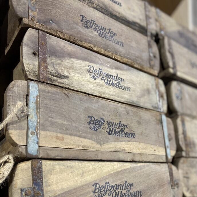 steenmal met stempel liefs liefslabel beijzonder welkom logo huisstijl kerst kerstpakket origineel persoonlijk cadeau Kado cadeaupakket