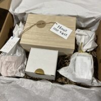 houten kistje logo pakketje geldkistje liefslabel