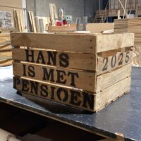 hans is met pensioen 2025 cadeau pensioen cadeaupakket liefs liefslabel origineel persoonlijk gezamenlijk