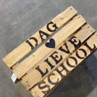 dag lieve school kist cadeaupakket cadeau kado origineel persoonlijk afscheid groep 8 liefs liefslabel