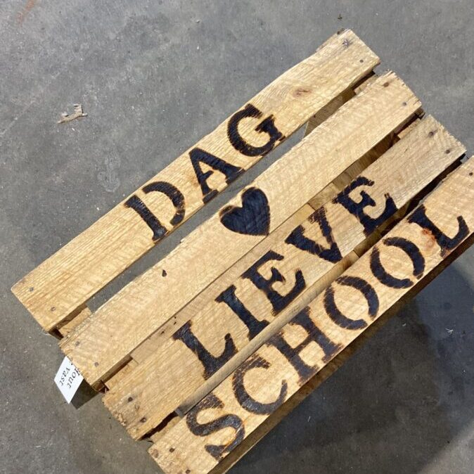 dag lieve school kist cadeaupakket cadeau kado origineel persoonlijk afscheid groep 8 liefs liefslabel