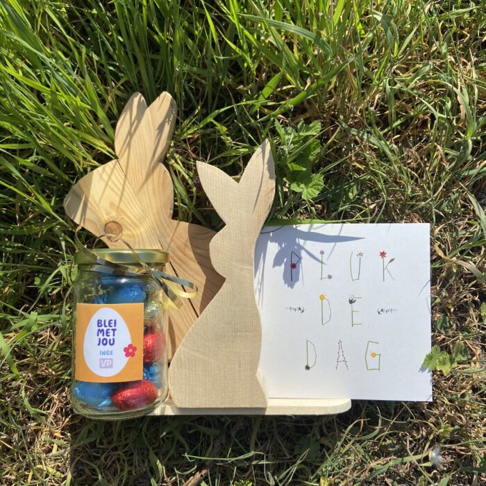 Paaspakket pasen cadeau persoonlijk paasei origineel cadeau relatiegeschenk liefs liefslabel