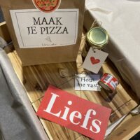 pizza pakket liefs liefslabel origineel cadeau cadeaupakket verjaardag opa oma mama moederdag lekker