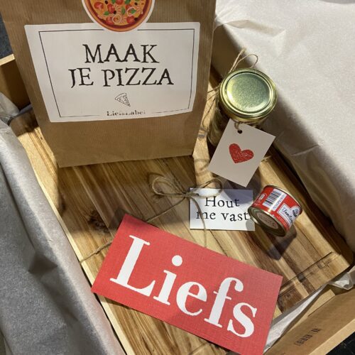 pizza pakket liefs liefslabel origineel cadeau cadeaupakket verjaardag opa oma mama moederdag lekker
