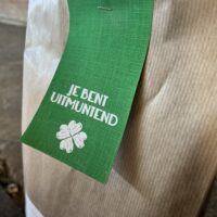 je bent uitmuntend munt plantje marokkaanse cadeau groen duurzaam bedankje juf meester juf fleur zorgkwekerij paperbag dag van de zorg kleinigheidje cadeau relatiegeschenk liefs liefslabel persoonlijk met naam
