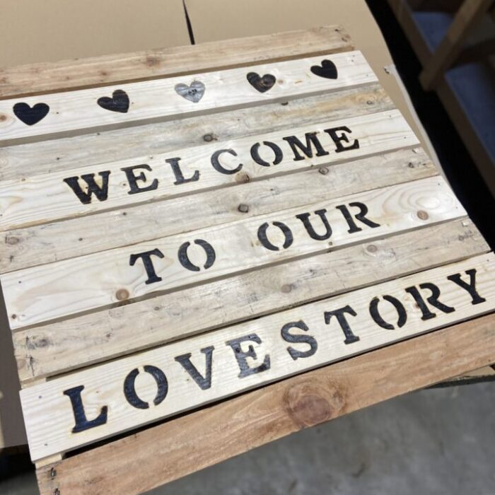 welkomstbord welkom pallet bruiloft feest decoratie trouwdag liefs liefslabel persoonlijk origineel cadeau