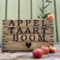 appeltaartboom appeltuintje cadeau origineel persoonlijk liefs liefslabel duurzaam bruiloft trouwdag verjaardag opa oma pensioen collega tuintje