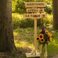 bewegwijzering event beurs eten bonjour l'amour wegwijzer hout bruiloft frans frankrijk styling