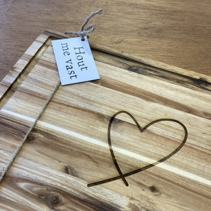 liefdesplank verjaardag hartje cadeau origineel persoonlijk met namen onderschrift borrelplank snijplank liefslabel