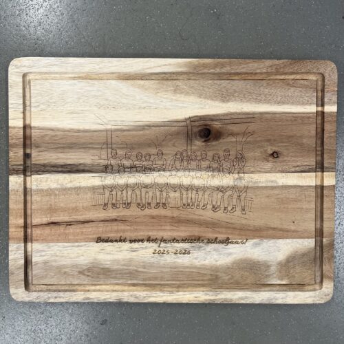 liefdesplank origineel persoonlijk leuk cadeau afscheid juf meester gezamenlijk cadeau klas cadeautip kado kadotip borrelplank snijplank liefslabel